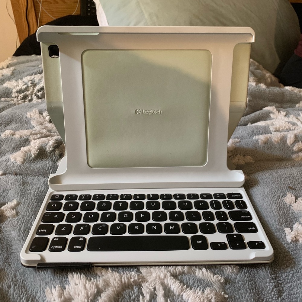 IPad Keyboard Case - Picture 2 of 4